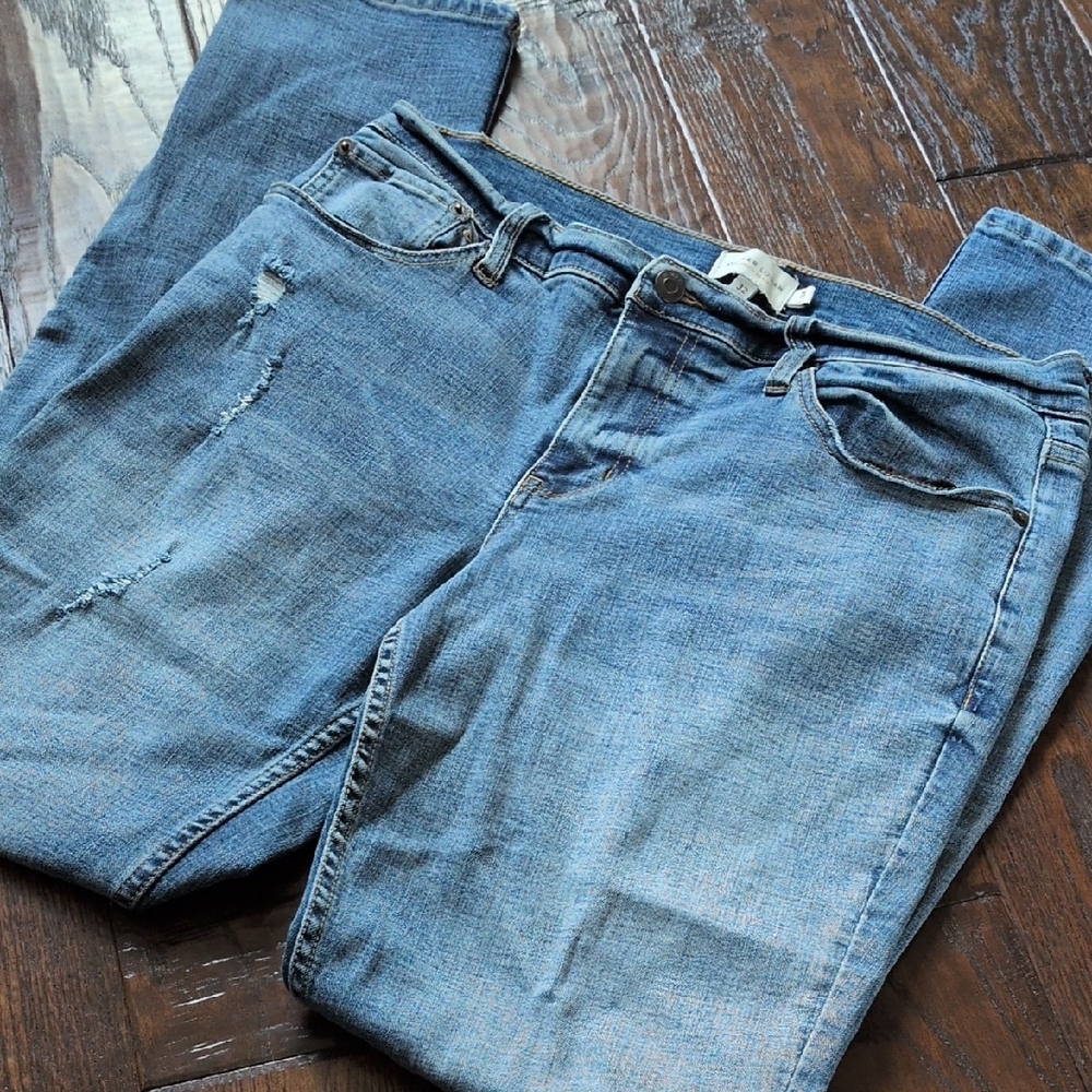 OLIVER LOGAN I Sustainable Distressed Slim Straight Leg Denim Jeans, 32W x 34L